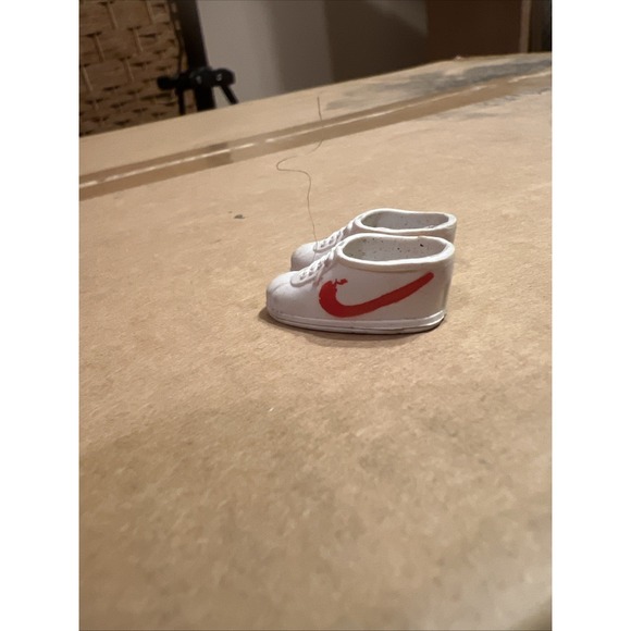 VINTAGE BARBIE DOLL CLONE clothes: WHITE NIKE SNEAKER Tennis SHOES-RED SWISH - Picture 2 of 5